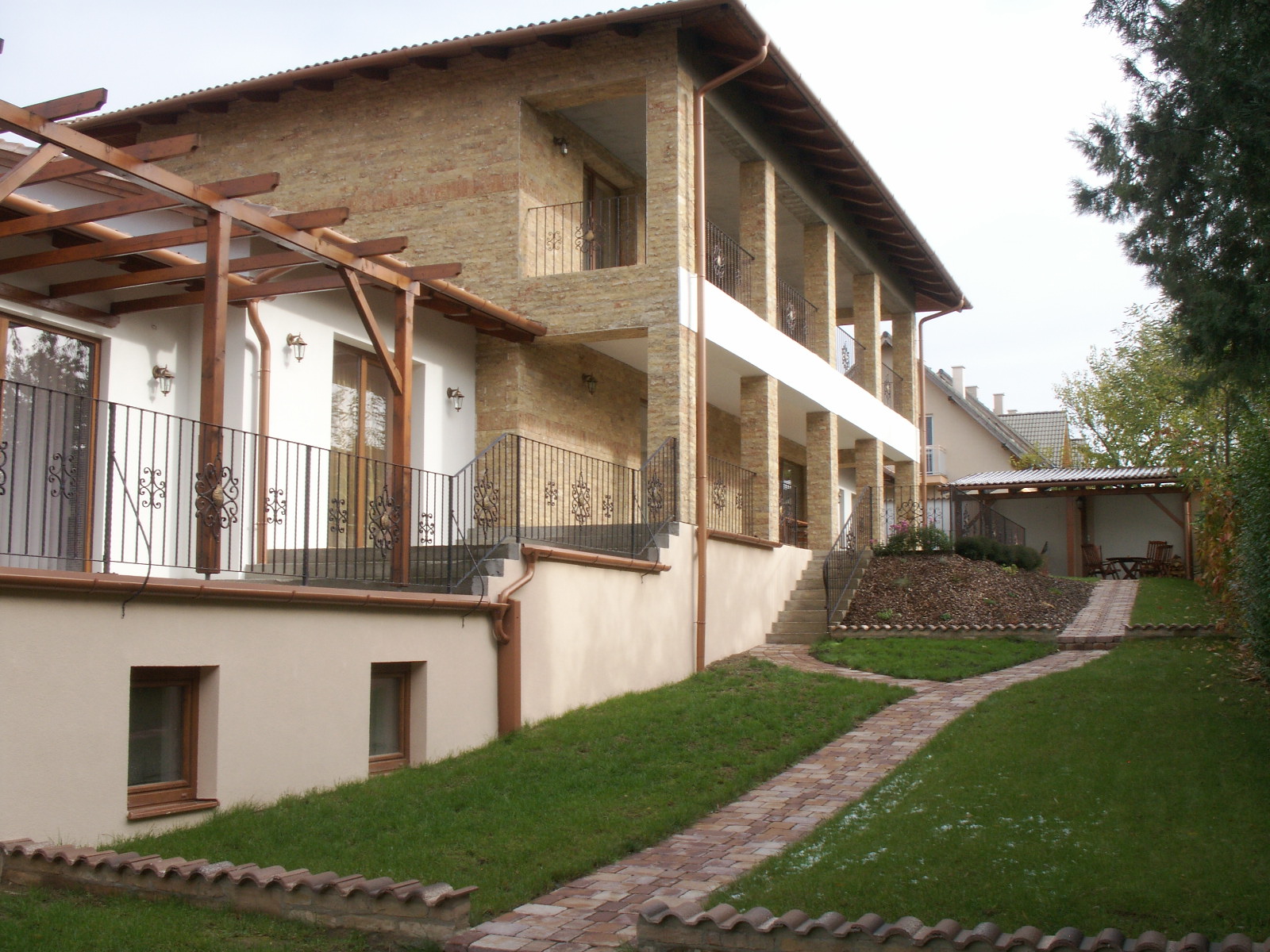 csaladi-haz-3